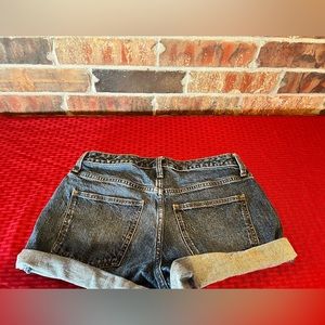 Universal Thread Vintage Midi Denim Shorts Women’s Size:4/27R